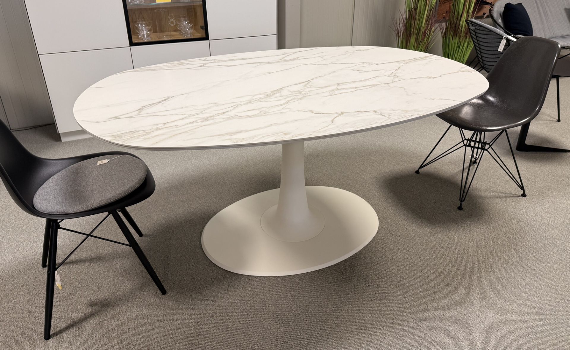 Leolux tafel Columna