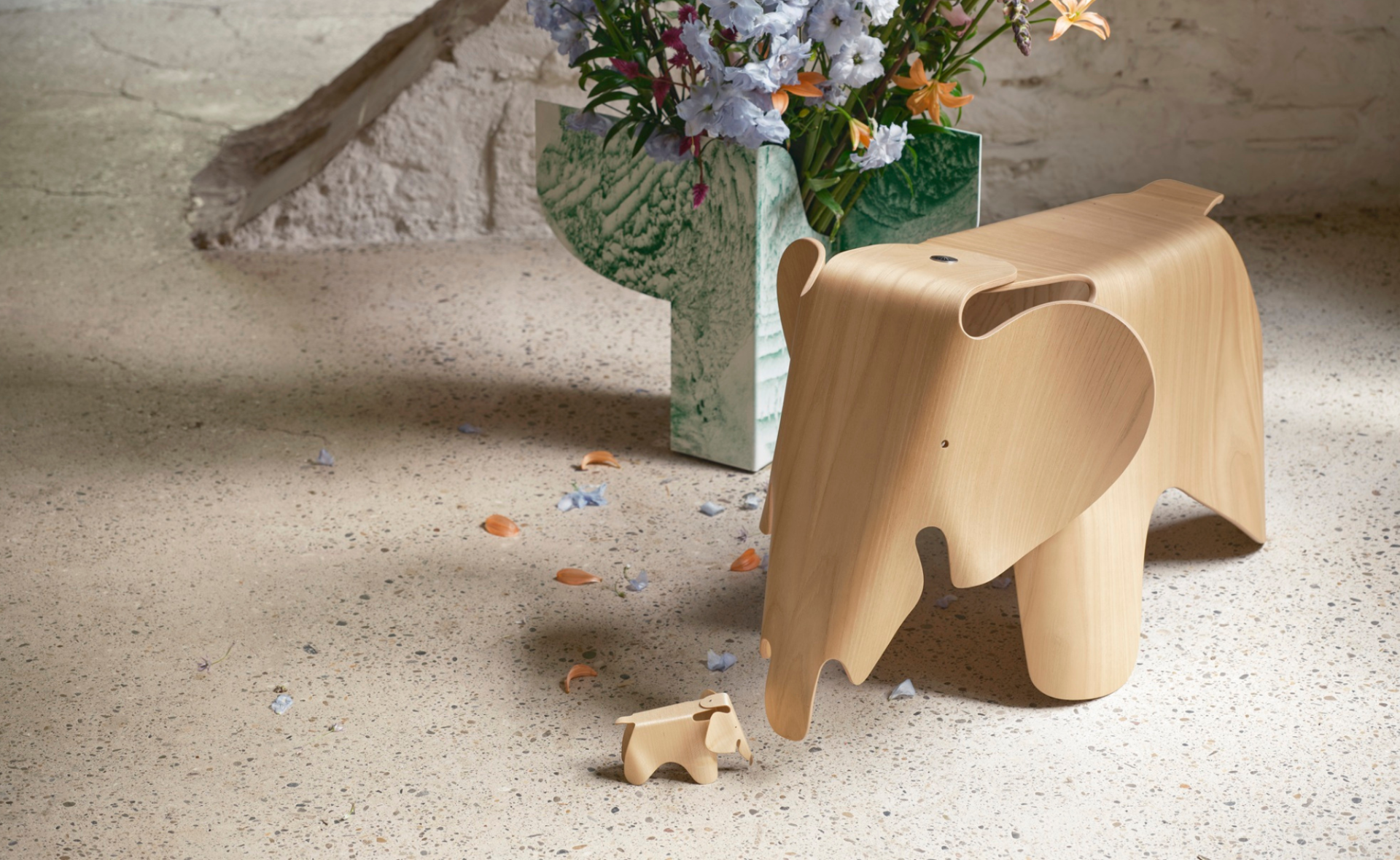 Vitra Eames Elephant Plywood